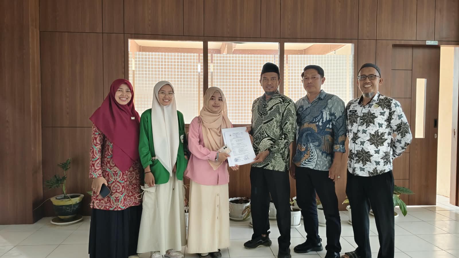 Mahasiswi PBA IAIN Bone Sukses Emban Misi Internasional, Gelar Pengabdian dan Perkuat MoU di ITHLA Abroad Batch 8 Malaysia